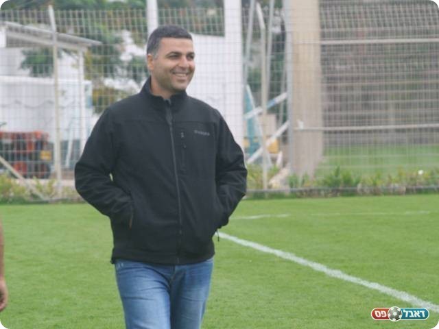 רק שתי נקודות מהפסגה. מאמן נהריה, שמעון עזרן (מיכה פישנזון)